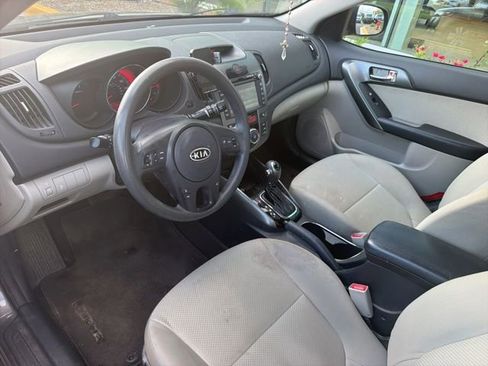 Used 2013 Kia Forte EX w/ Tech Pkg FWD image 4