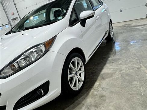 Used 2014 Ford Fiesta SE w/ Equipment Group 201B image 4