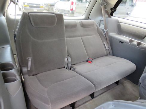 Used 2005 Toyota Sienna LE FWD image 28