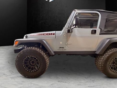 Used 2005 Jeep Wrangler Rubicon AWD/4WD image 8