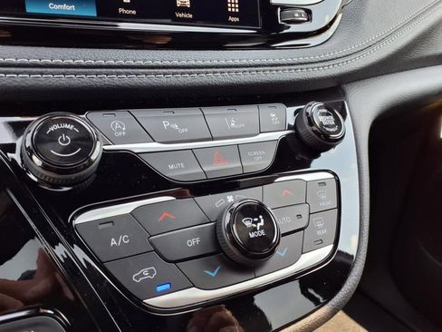 New 2026 Chrysler Pacifica Select image 24