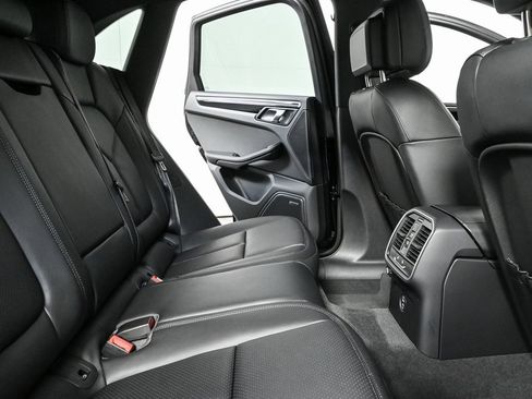 Certified 2025 Porsche Macan AWD image 19