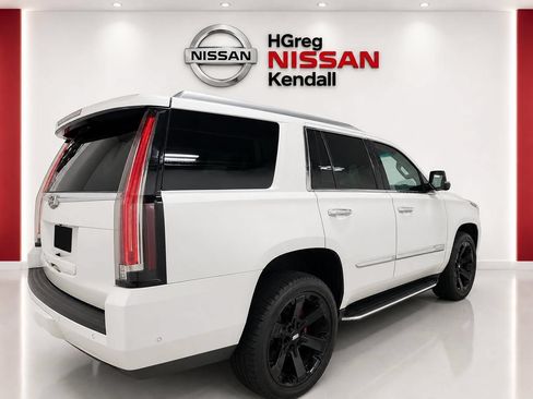Used 2019 Cadillac Escalade Luxury AWD/4WD image 4