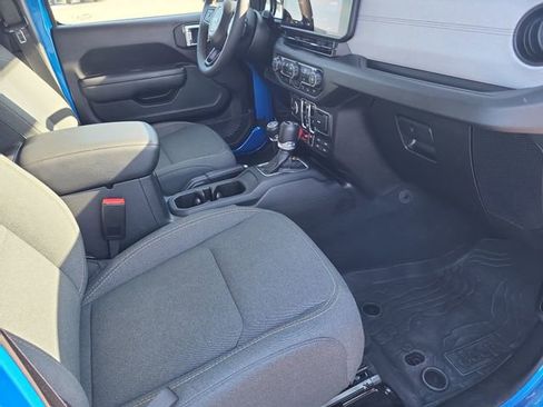 Used 2024 Jeep Wrangler Unlimited image 24