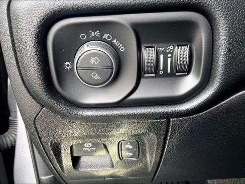 Used 2021 RAM 1500 Laramie w/ Sport Appearance Package AWD/4WD image 17