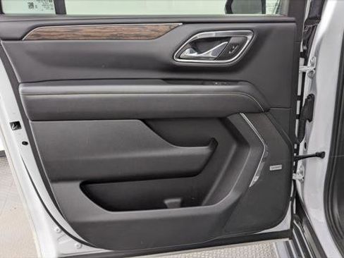 Used 2023 Chevrolet Suburban Premier image 16