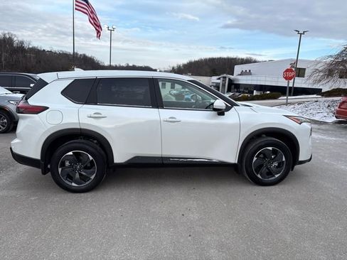 Certified 2025 Nissan Rogue SV image 6