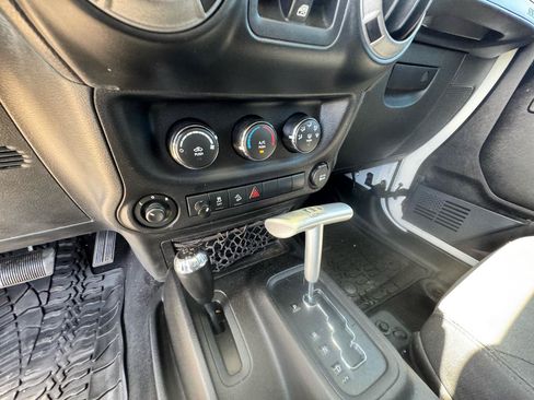 Used 2015 Jeep Wrangler Unlimited Sport w/ Quick Order Package 24S AWD/4WD image 30