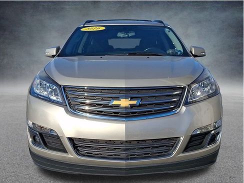 Used 2016 Chevrolet Traverse LT w/ Style and Technology Package image 2