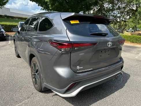Used 2024 Toyota Highlander XSE FWD image 7