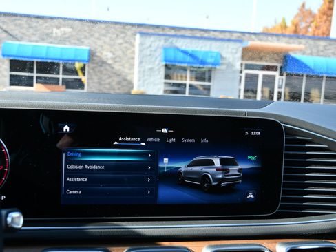 Used 2025 Mercedes-Benz GLS 450 4MATIC image 32