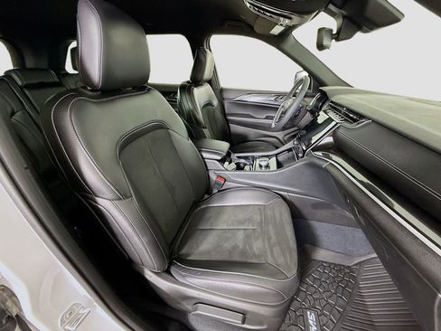 Used 2023 Jeep Grand Cherokee Altitude image 25