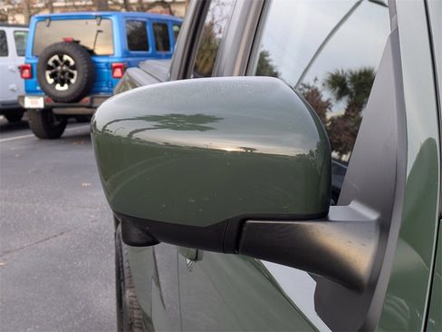 Used 2025 Nissan Frontier SL image 12