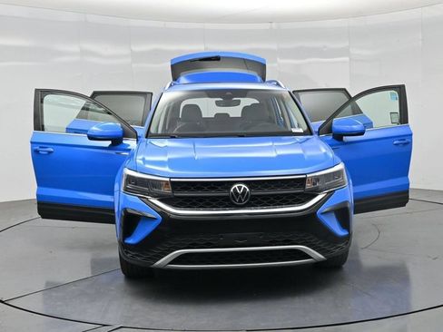Used 2023 Volkswagen Taos SE w/ Panoramic Sunroof Package FWD image 37