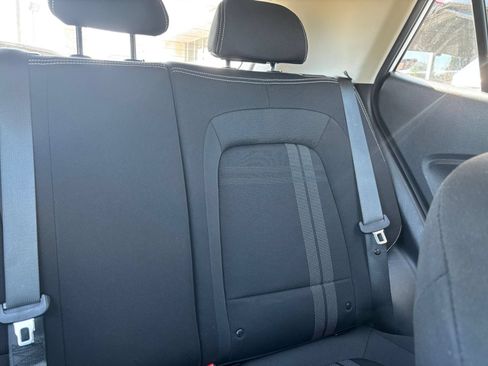 Used 2025 Hyundai Venue SEL FWD image 37