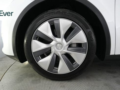 Used 2023 Tesla Model Y Long Range image 19