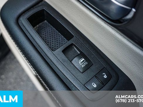 Used 2023 Chrysler Pacifica Touring-L FWD image 58