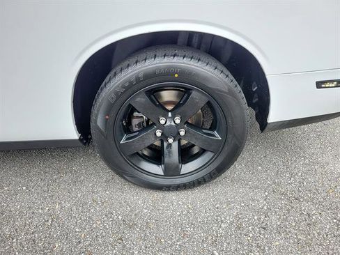 Used 2011 Dodge Challenger SE image 8