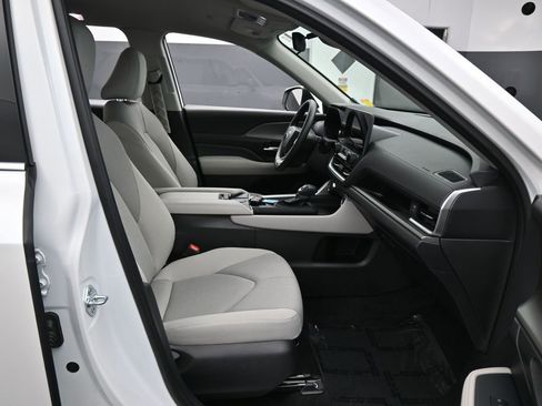 Used 2025 Toyota Grand Highlander FWD image 39