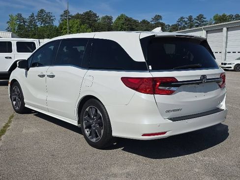 Used 2023 Honda Odyssey Elite image 3