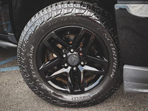 Used 2017 Chevrolet Silverado 1500 LT w/ All Star Edition AWD/4WD image 2