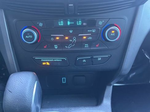 Used 2019 Ford Escape SE image 25