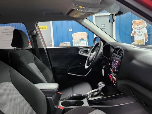 Used 2022 Kia Soul LX image 13