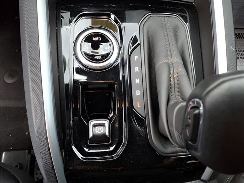 Used 2023 Chevrolet Colorado LT w/ LT Convenience Package II image 23