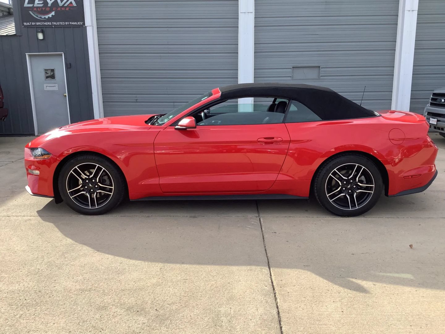 Used 2022 Ford Mustang Premium RWD image 5