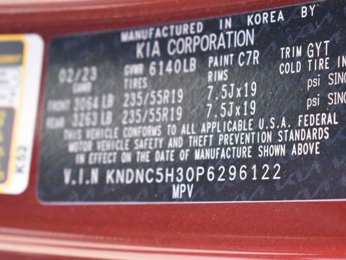 Used 2023 Kia Carnival EX image 14