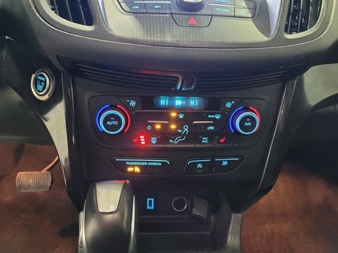 Used 2019 Ford Escape SE image 33