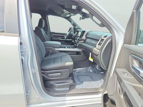 New 2026 RAM 1500 4x4 Crew Cab image 18