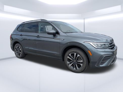 Used 2024 Volkswagen Tiguan S image 1