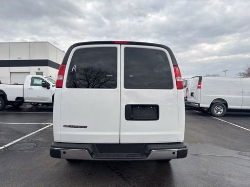 Used 2024 Chevrolet Express 3500 LT w/ LT Preferred Equipment Group RWD image 5