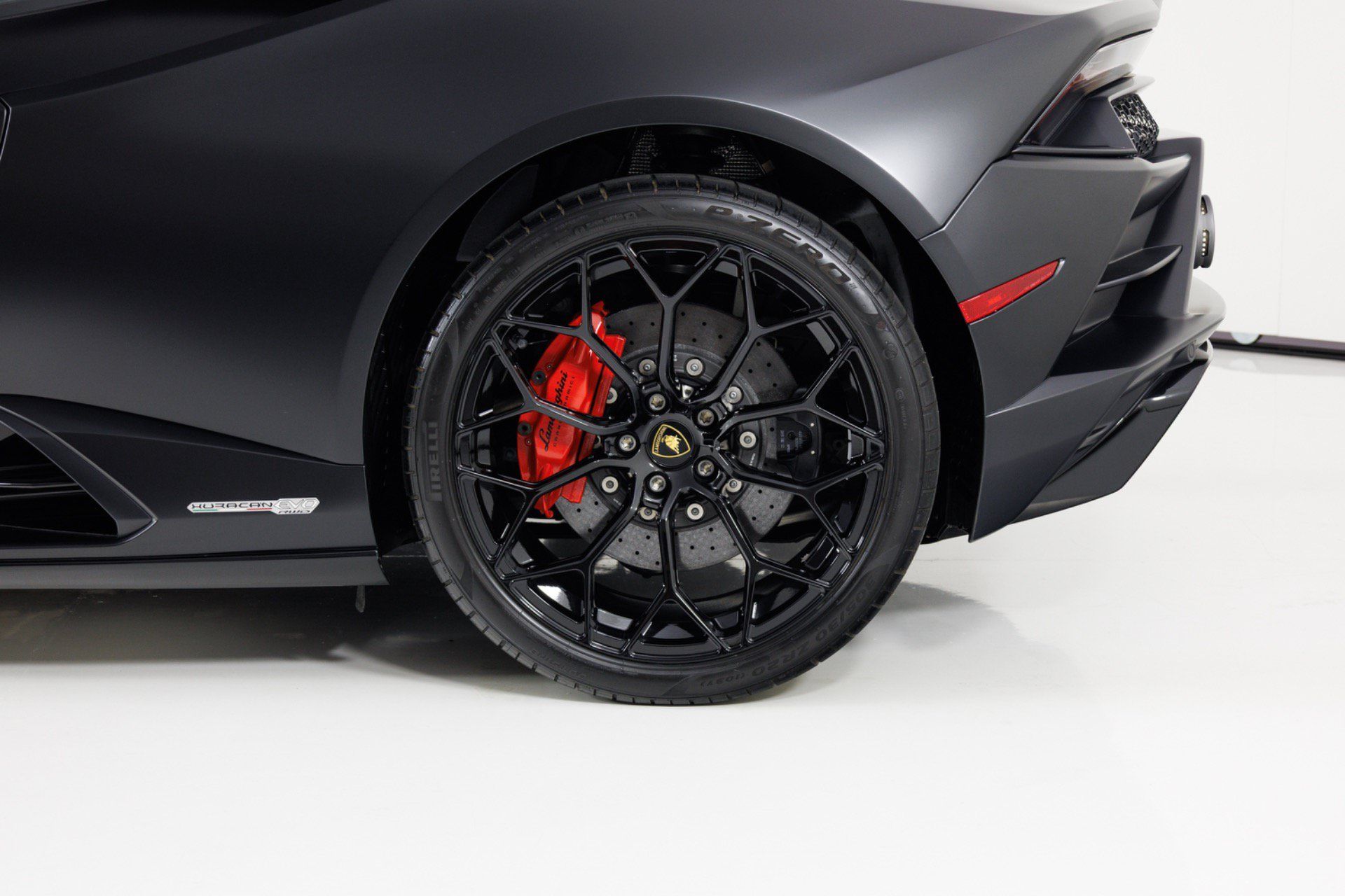Used 2023 Lamborghini Huracan EVO RWD image 11