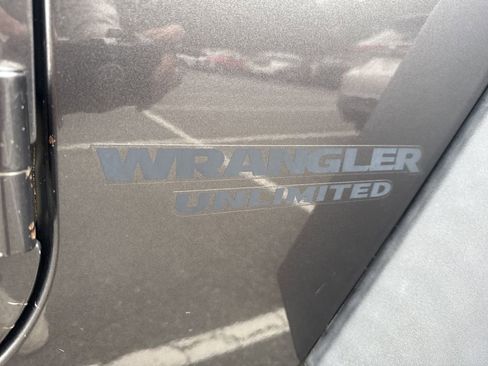 Used 2016 Jeep Wrangler Unlimited Rubicon image 5