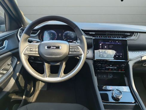 Used 2024 Jeep Grand Cherokee L Laredo image 28