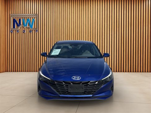 Used 2023 Hyundai Elantra SEL w/ Convenience Package FWD image 2