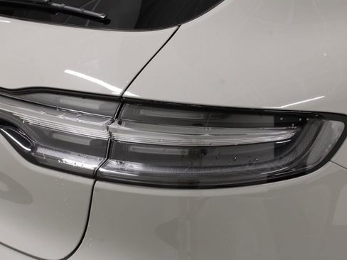 Certified 2025 Porsche Macan GTS image 12