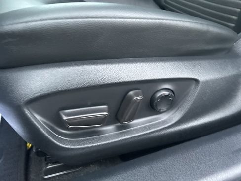 Used 2024 Toyota Camry SE image 10