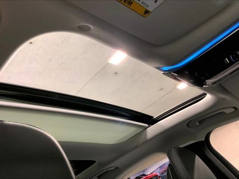 Used 2025 Mercedes-Benz E 350 Sedan image 13