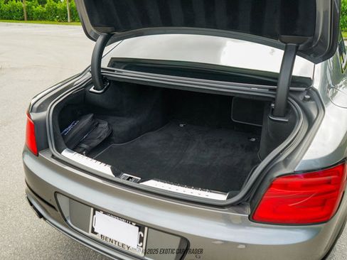 Used 2022 Bentley Flying Spur Plug-In Hybrid image 92