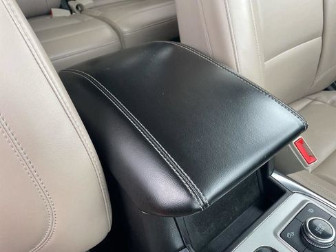 Used 2023 Ford Explorer XLT w/ Equipment Group 202A AWD/4WD image 43