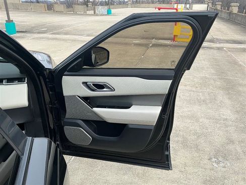 Used 2018 Land Rover Range Rover Velar R-Dynamic SE image 35