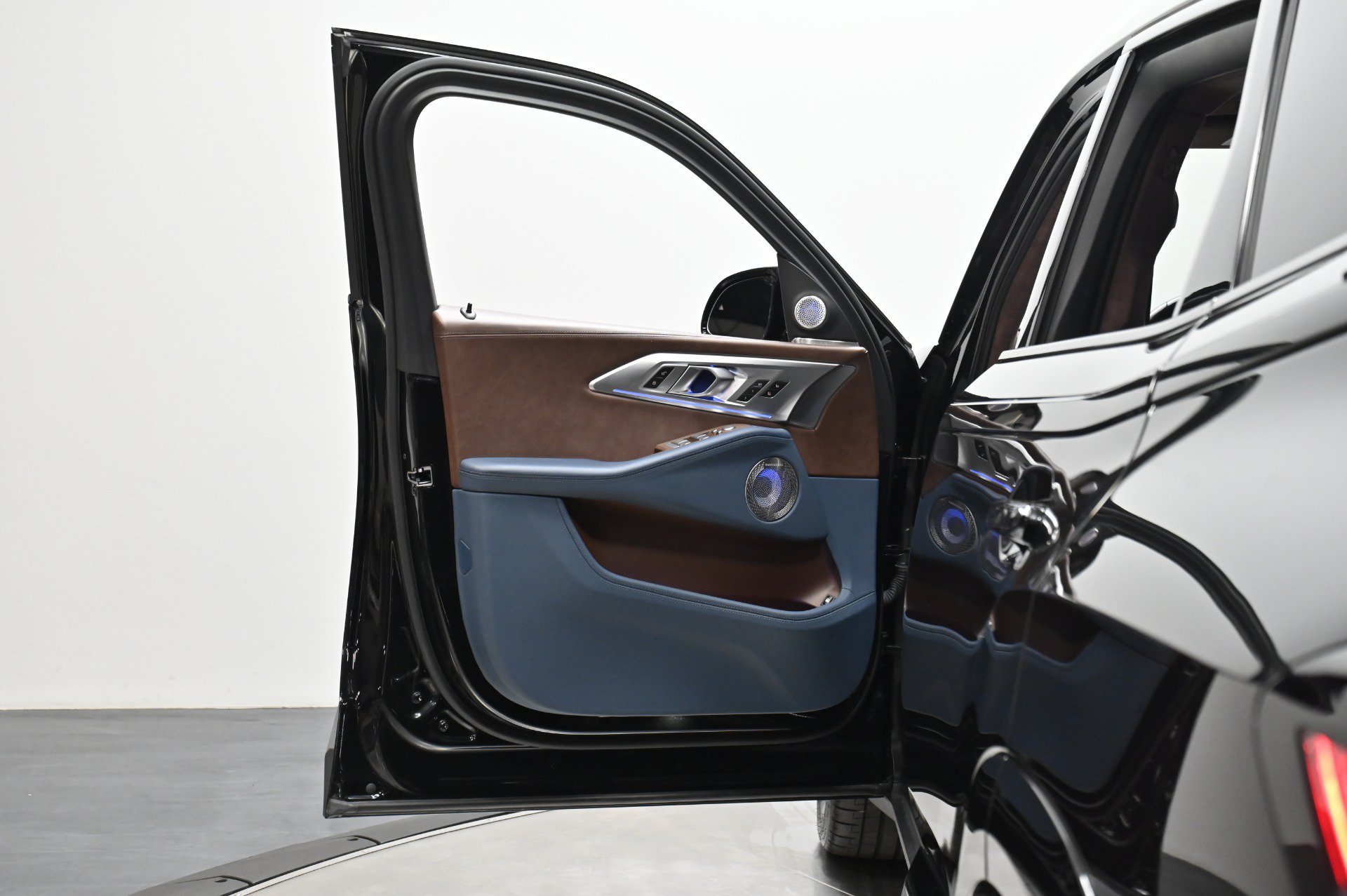 Used 2023 BMW XM w/ M Driver's Package AWD/4WD image 5