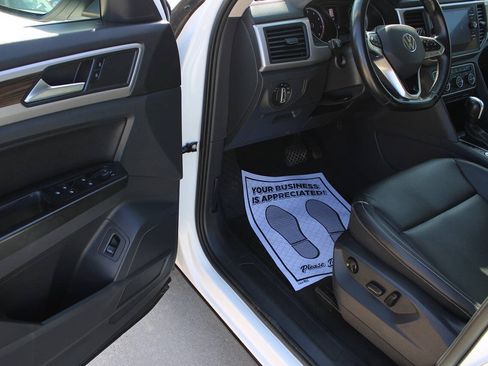 Used 2021 Volkswagen Atlas SE w/ Towing Package FWD image 17