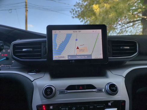 Used 2020 Ford Explorer XLT w/ Equipment Group 202A image 10