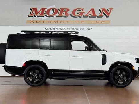 Used 2025 Land Rover Defender 130 X-Dynamic SE AWD/4WD image 2