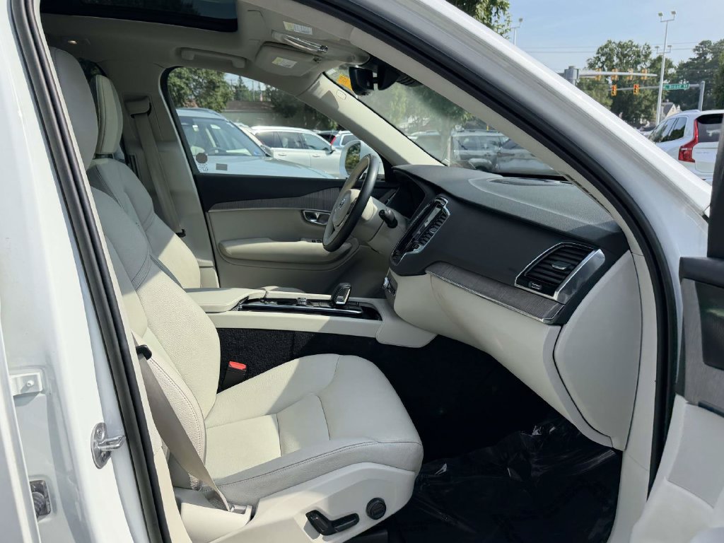 Used 2023 Volvo XC90 B6 Plus w/ Protection Package Premier AWD/4WD image 12
