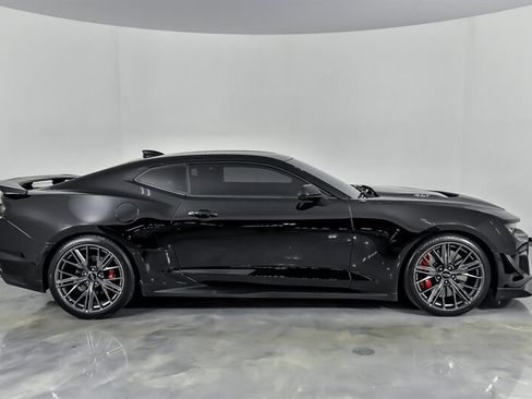 Used 2019 Chevrolet Camaro ZL1 RWD image 14